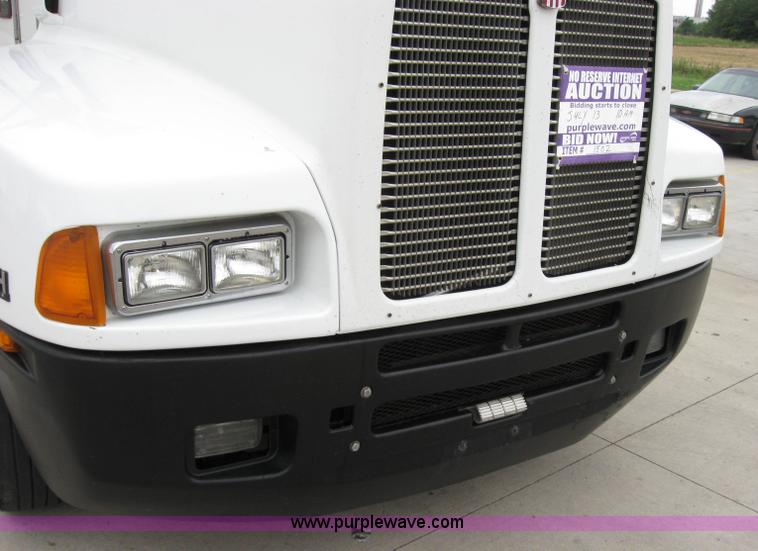 image for item 1502 2005 Kenworth Construct T600 semi truck