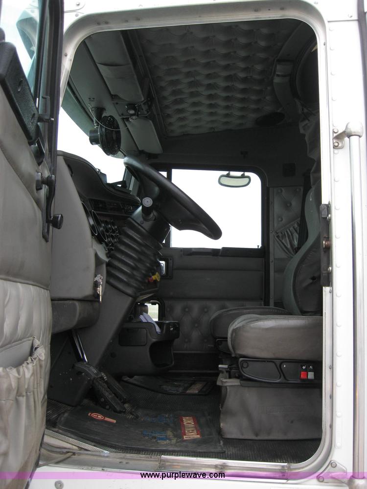 image for item 1502 2005 Kenworth Construct T600 semi truck