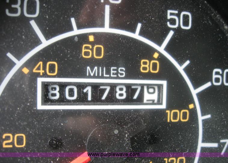 image for item 1502 2005 Kenworth Construct T600 semi truck