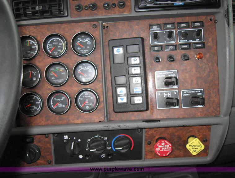 image for item 1502 2005 Kenworth Construct T600 semi truck