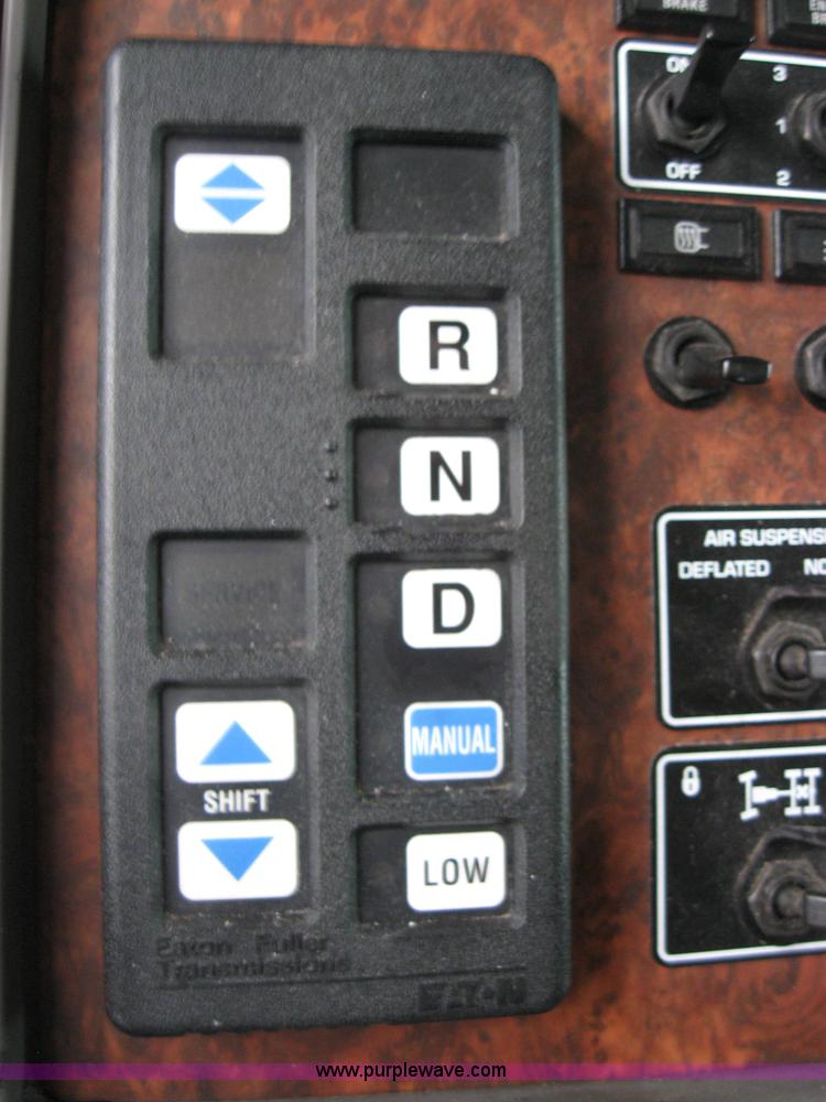 image for item 1502 2005 Kenworth Construct T600 semi truck