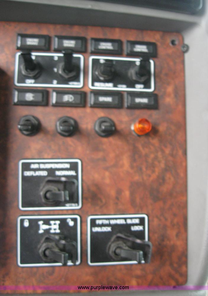 image for item 1502 2005 Kenworth Construct T600 semi truck