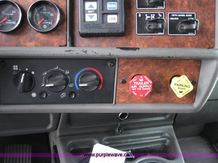 image for item 1502 2005 Kenworth Construct T600 semi truck