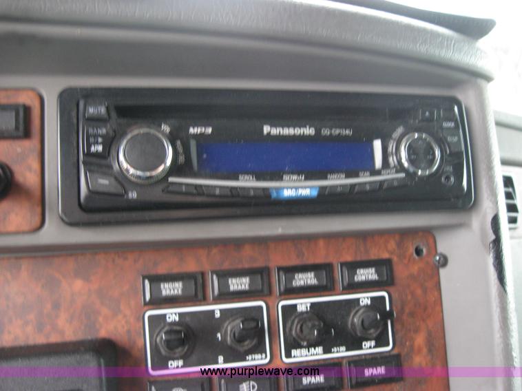 image for item 1502 2005 Kenworth Construct T600 semi truck