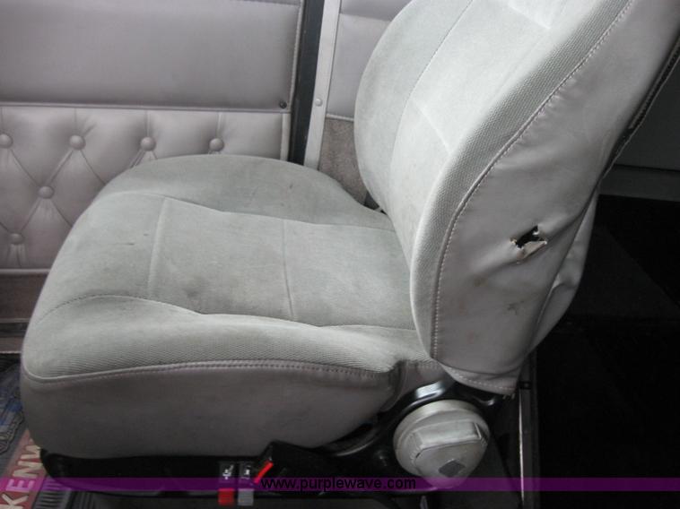 image for item 1502 2005 Kenworth Construct T600 semi truck