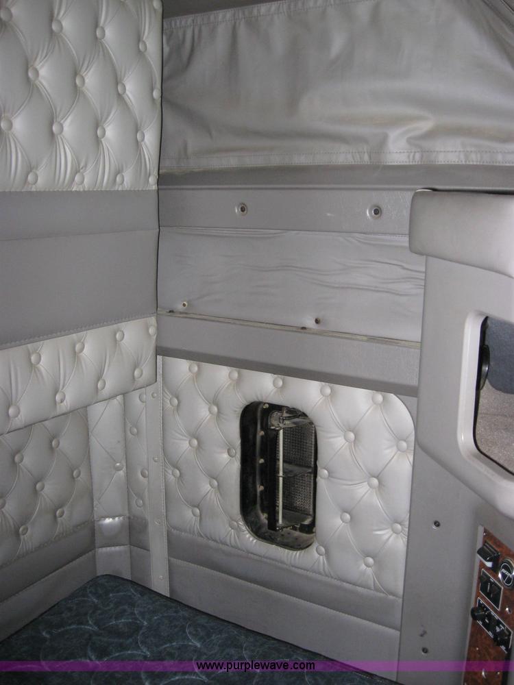 image for item 1502 2005 Kenworth Construct T600 semi truck