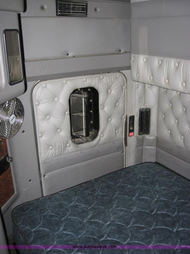 image for item 1502 2005 Kenworth Construct T600 semi truck