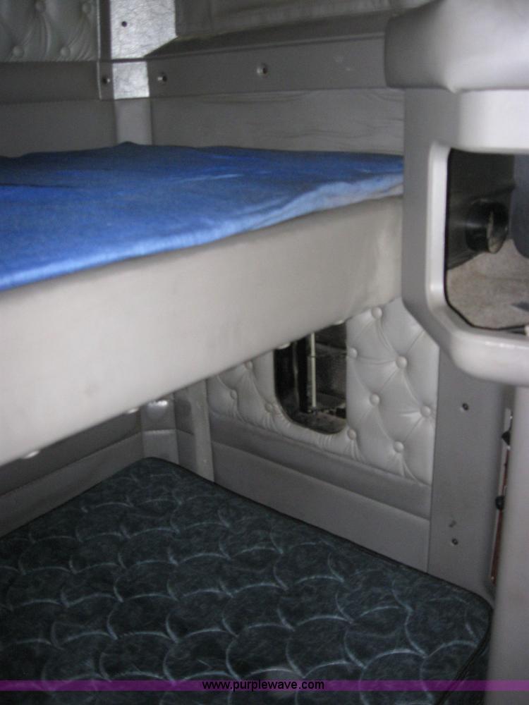 image for item 1502 2005 Kenworth Construct T600 semi truck