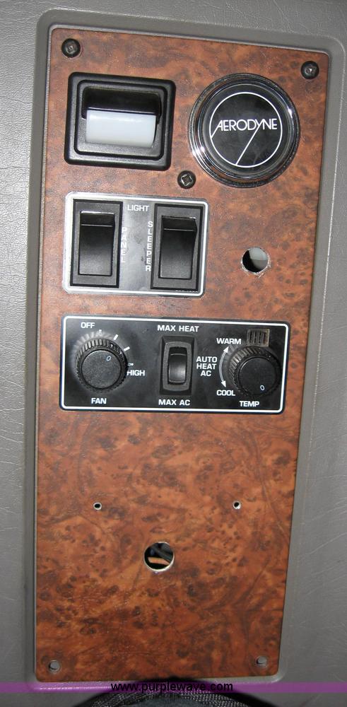 image for item 1502 2005 Kenworth Construct T600 semi truck