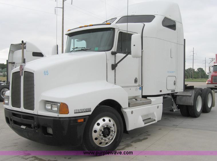 image for item 1503 2005 Kenworth Construct T600 semi truck