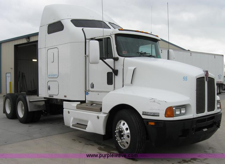 image for item 1503 2005 Kenworth Construct T600 semi truck