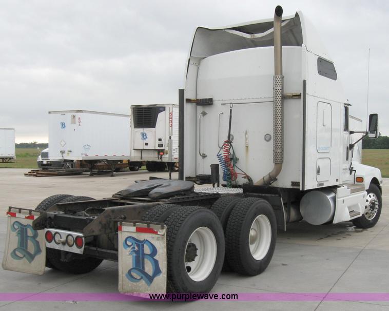 image for item 1503 2005 Kenworth Construct T600 semi truck