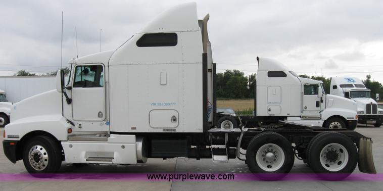 image for item 1503 2005 Kenworth Construct T600 semi truck