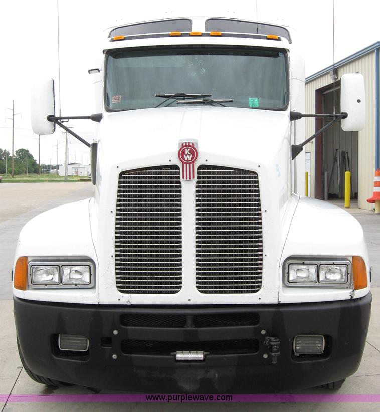 image for item 1503 2005 Kenworth Construct T600 semi truck