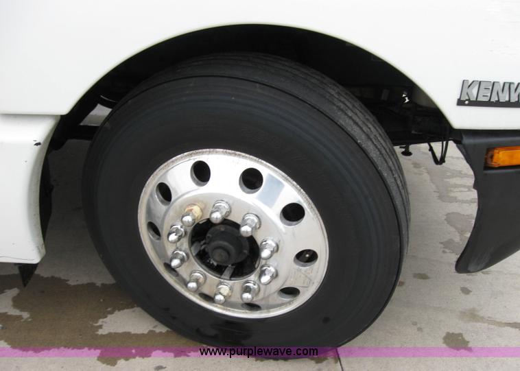 image for item 1503 2005 Kenworth Construct T600 semi truck