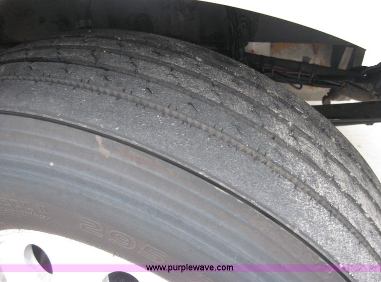 image for item 1503 2005 Kenworth Construct T600 semi truck