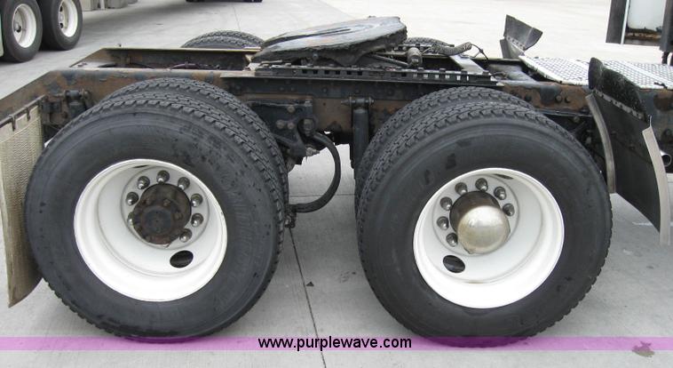 image for item 1503 2005 Kenworth Construct T600 semi truck