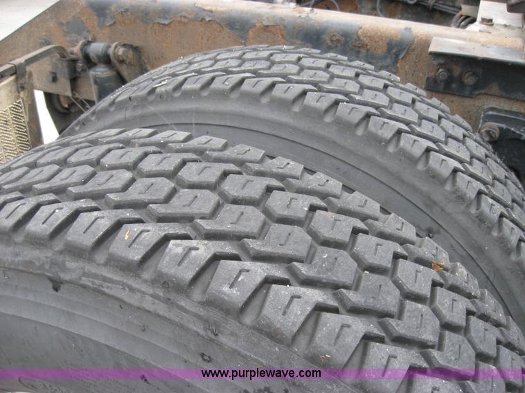 image for item 1503 2005 Kenworth Construct T600 semi truck