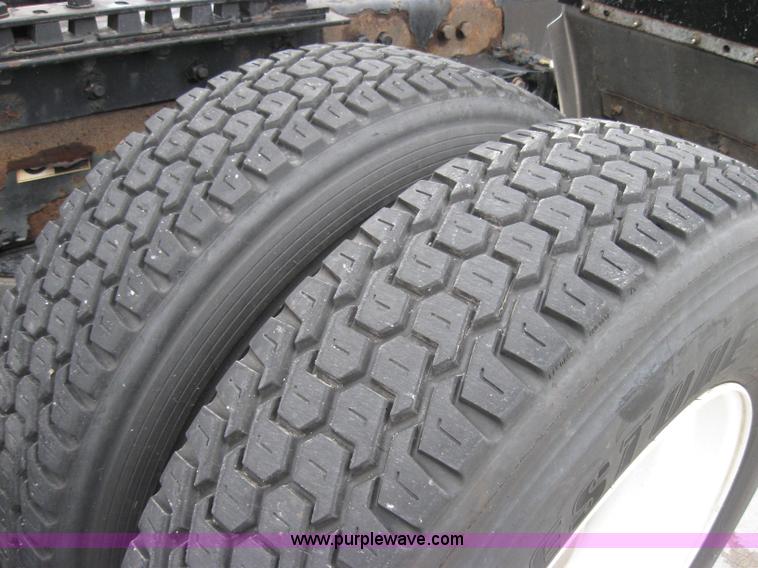 image for item 1503 2005 Kenworth Construct T600 semi truck