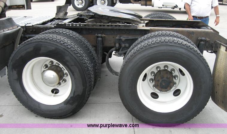 image for item 1503 2005 Kenworth Construct T600 semi truck