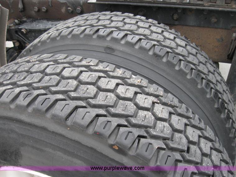 image for item 1503 2005 Kenworth Construct T600 semi truck