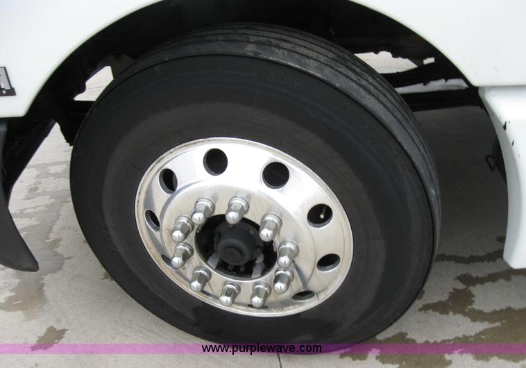 image for item 1503 2005 Kenworth Construct T600 semi truck