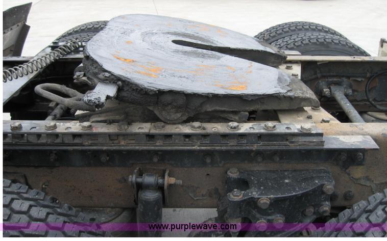 image for item 1503 2005 Kenworth Construct T600 semi truck