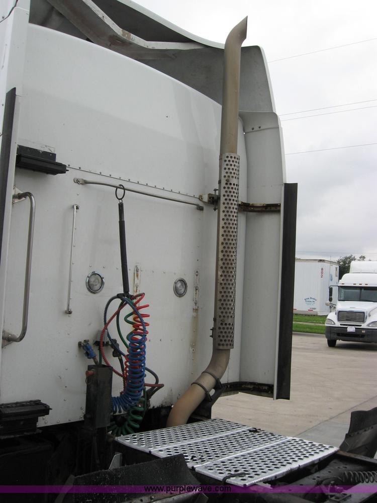 image for item 1503 2005 Kenworth Construct T600 semi truck