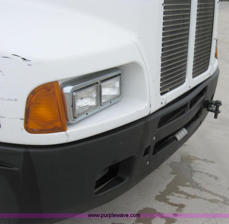 image for item 1503 2005 Kenworth Construct T600 semi truck