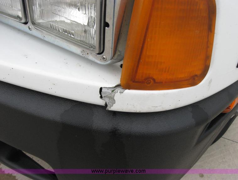 image for item 1503 2005 Kenworth Construct T600 semi truck