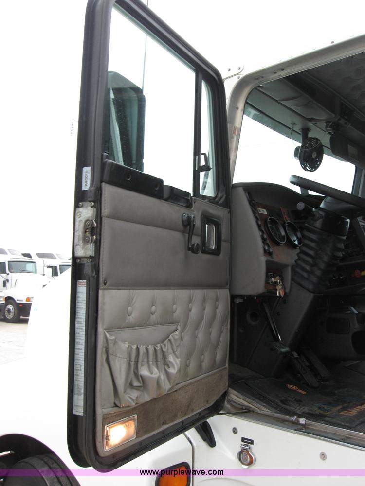 image for item 1503 2005 Kenworth Construct T600 semi truck