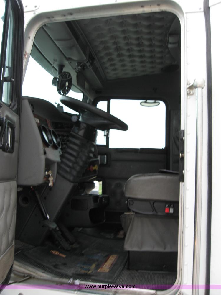 image for item 1503 2005 Kenworth Construct T600 semi truck