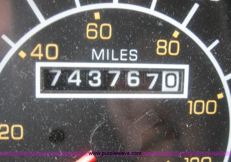 image for item 1503 2005 Kenworth Construct T600 semi truck