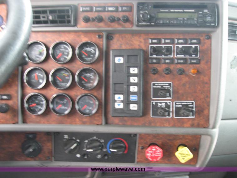 image for item 1503 2005 Kenworth Construct T600 semi truck