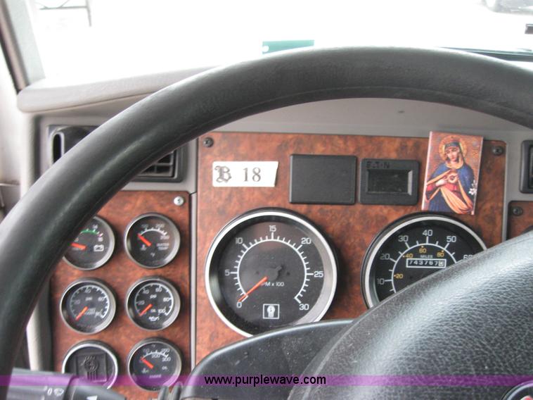 image for item 1503 2005 Kenworth Construct T600 semi truck