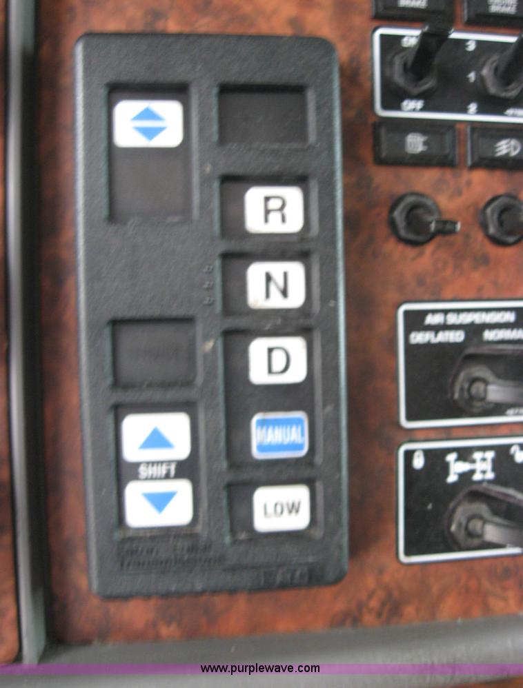 image for item 1503 2005 Kenworth Construct T600 semi truck