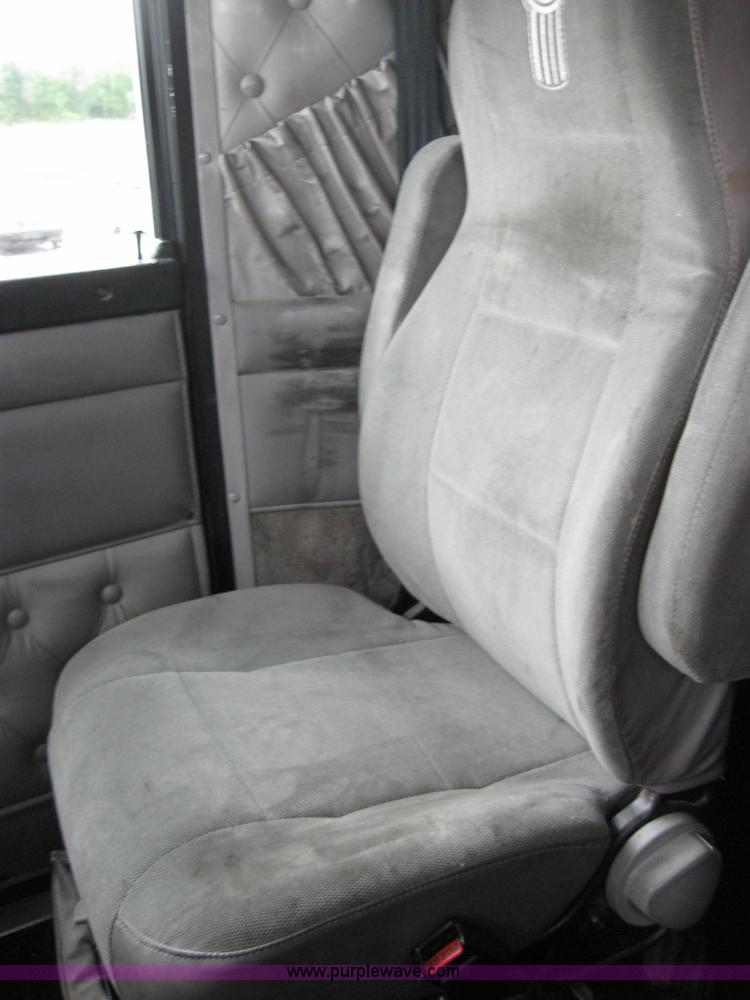 image for item 1503 2005 Kenworth Construct T600 semi truck