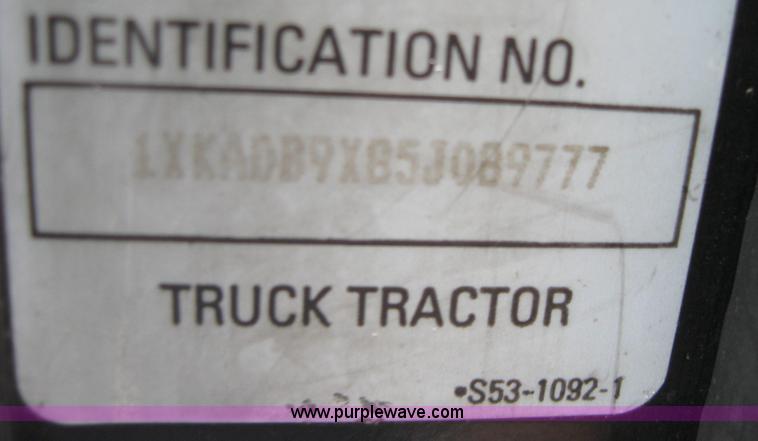 image for item 1503 2005 Kenworth Construct T600 semi truck