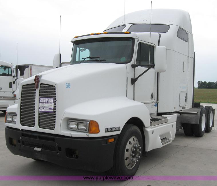 image for item 1505 2005 Kenworth Construct T600 semi truck
