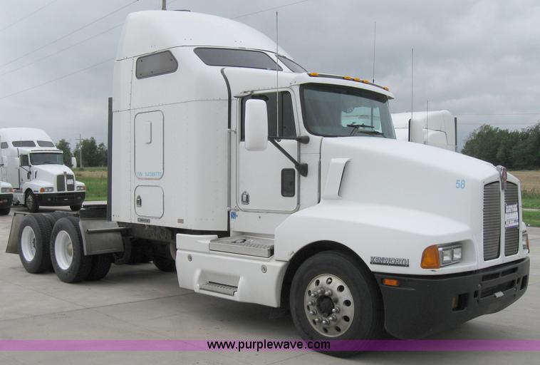 image for item 1505 2005 Kenworth Construct T600 semi truck