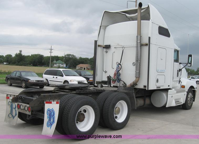 image for item 1505 2005 Kenworth Construct T600 semi truck