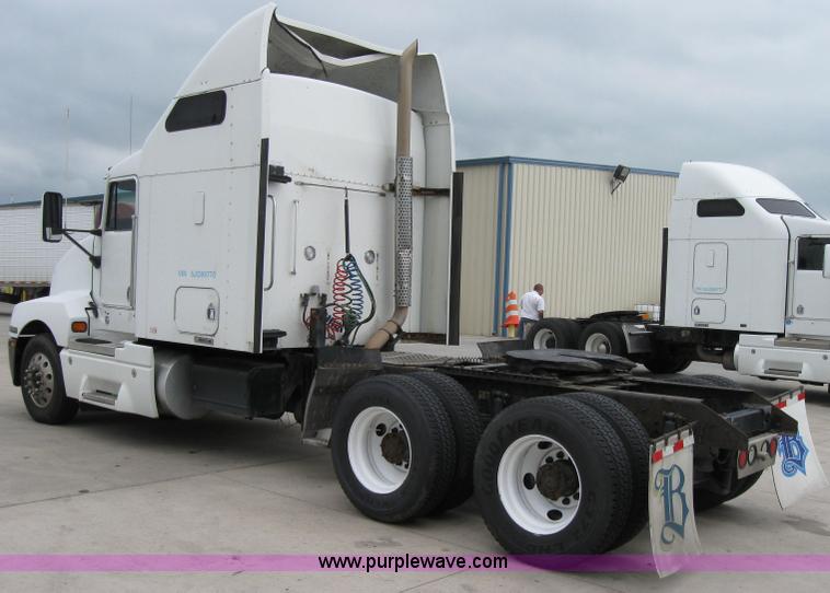 image for item 1505 2005 Kenworth Construct T600 semi truck