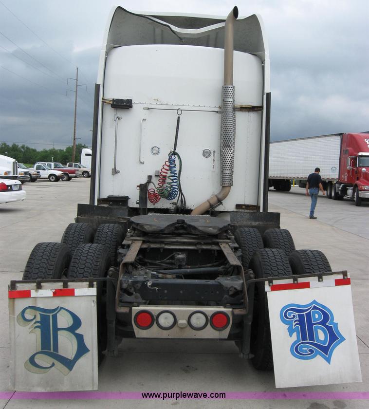 image for item 1505 2005 Kenworth Construct T600 semi truck