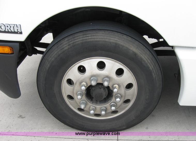 image for item 1505 2005 Kenworth Construct T600 semi truck