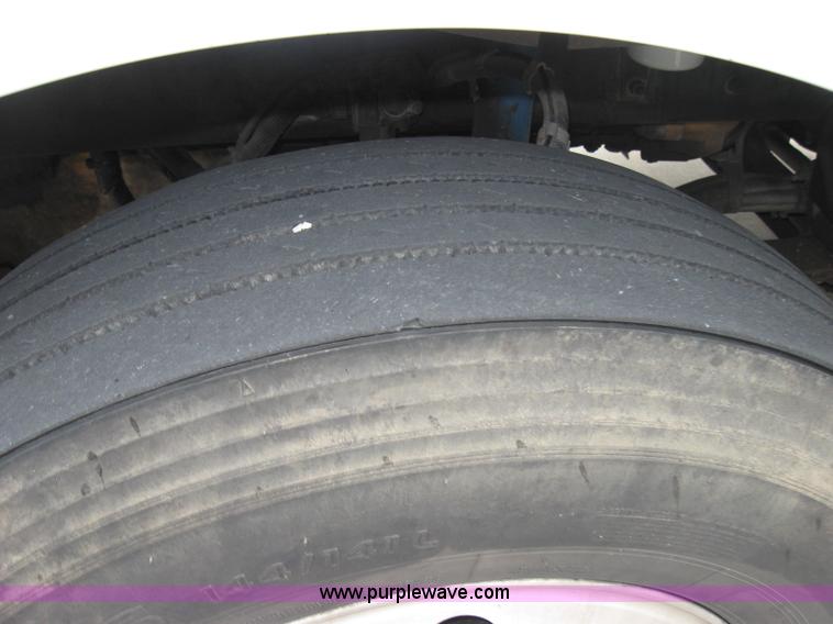 image for item 1505 2005 Kenworth Construct T600 semi truck