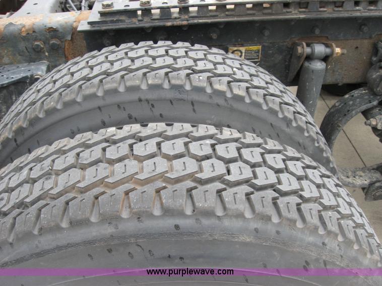 image for item 1505 2005 Kenworth Construct T600 semi truck