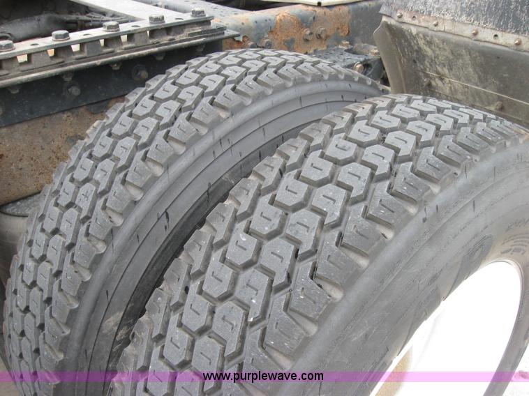 image for item 1505 2005 Kenworth Construct T600 semi truck