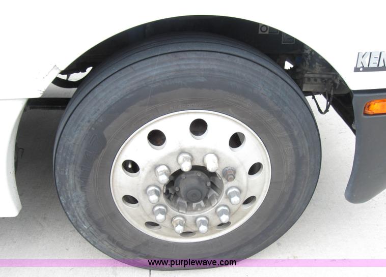 image for item 1505 2005 Kenworth Construct T600 semi truck