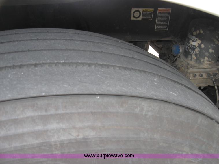 image for item 1505 2005 Kenworth Construct T600 semi truck