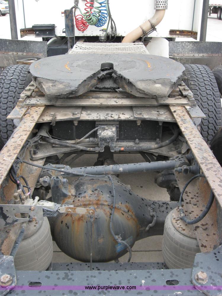 image for item 1505 2005 Kenworth Construct T600 semi truck